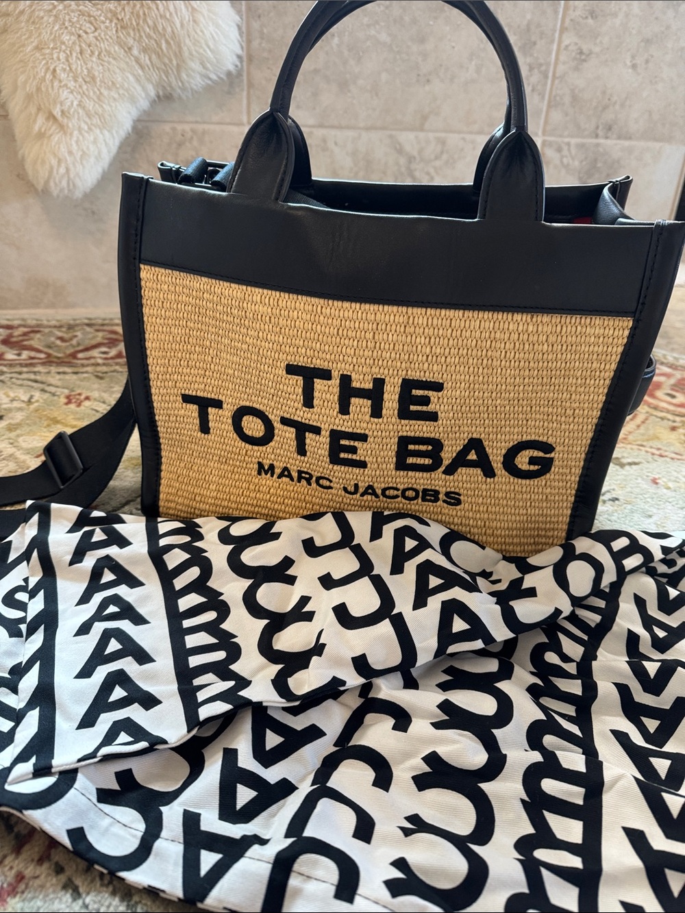 Marc Jacobs Straw Tote Bag with Black Trim and Logo - Picture 3 of 6